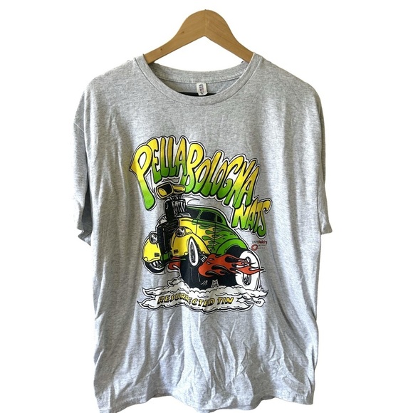 Jerzees Other - Jerzees Gray Graphic Tee with Car Design